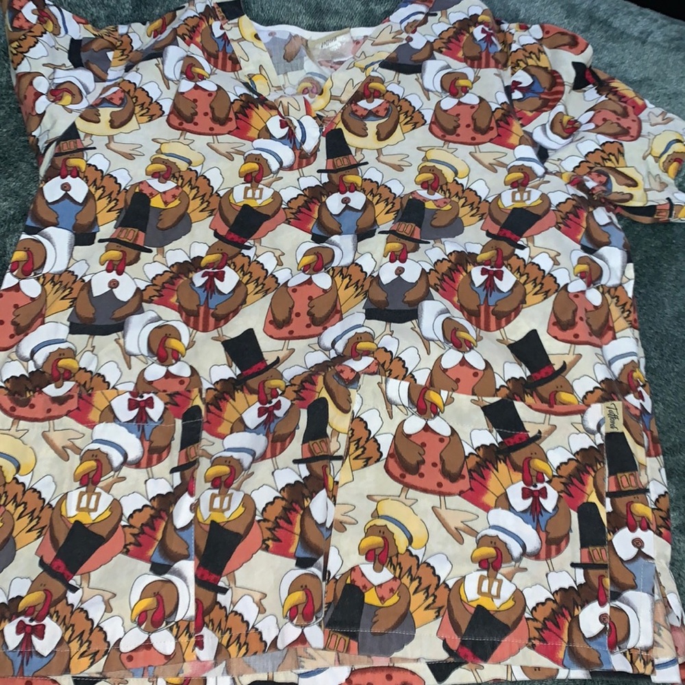 Tafford scrub top